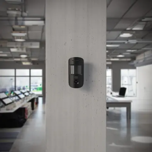 15568-ajax-motioncam-hdr-cerna-image1-big_ies9650032